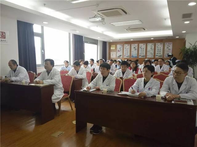【新闻】我院召开2018年下半年医院感染管理委员会会议 强化院感防控与安全管理